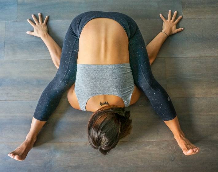 Анджанейасана: поза полумесяца в йоге с фото, ее техника выполнения и польза