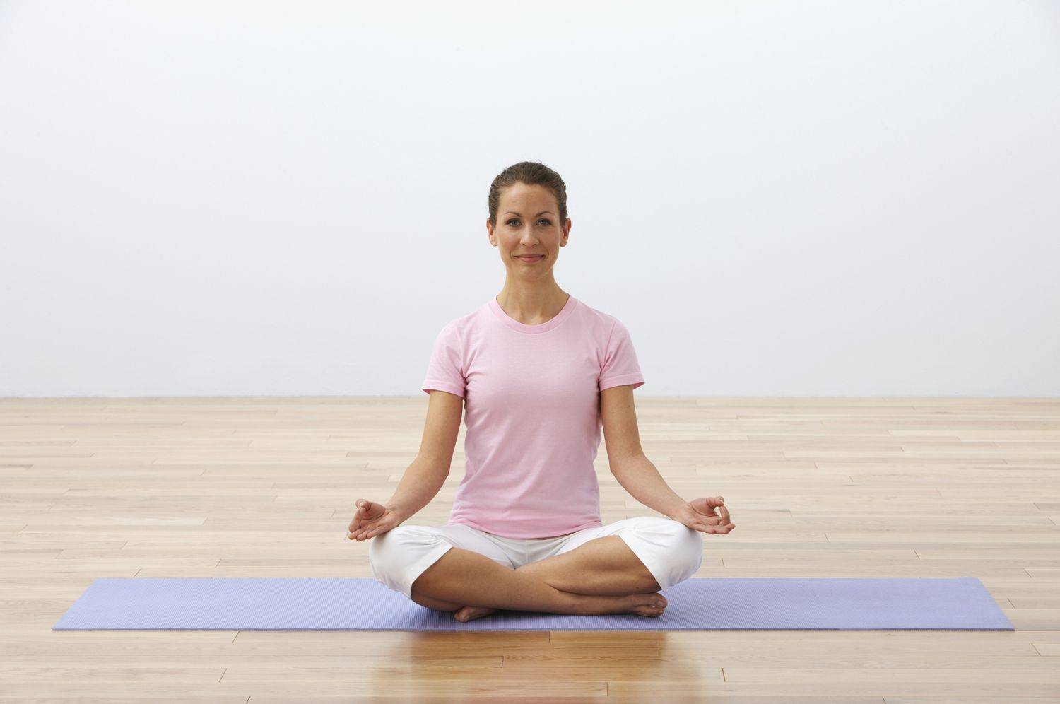 Йога от стресса: 9 упражнений йоги для начинающих