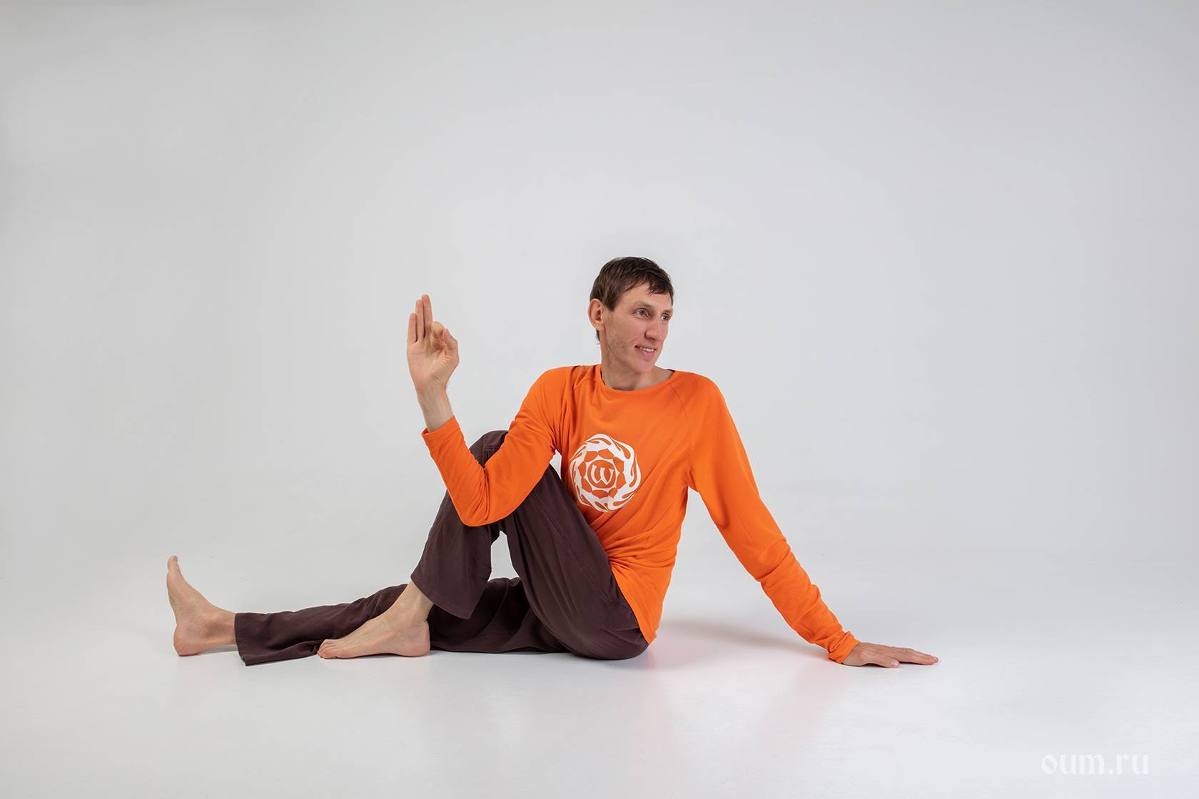 Секреты выполнения пашчимоттанасаны, техника позы наклона к ногам сидя в йоге