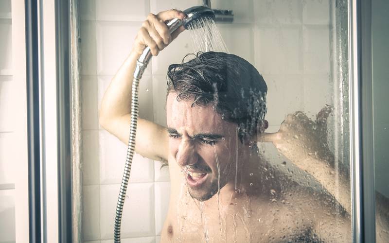 Леденящий душу контрастный душ: любопытные факты о процедуре
