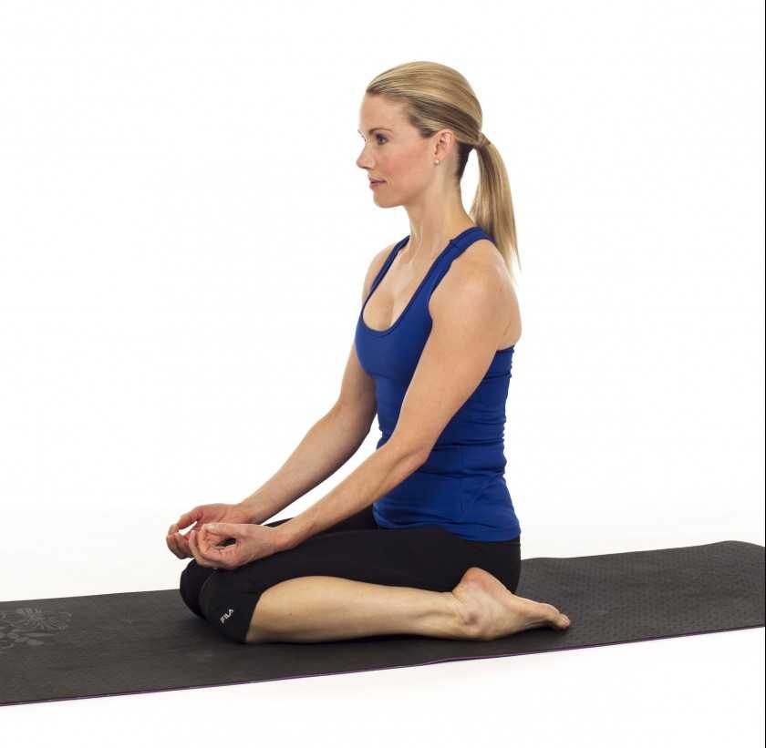 Пашчимоттанасана или поза наклона к ногам сидя в йоге: техника выполнения, польза, противопоказания