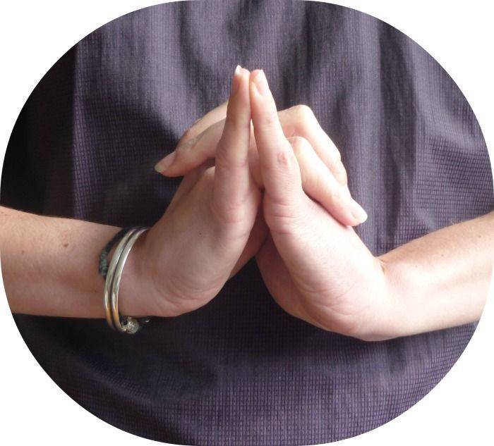 Мудры йога для пальцев с описанием, пользой и техникой выполнения