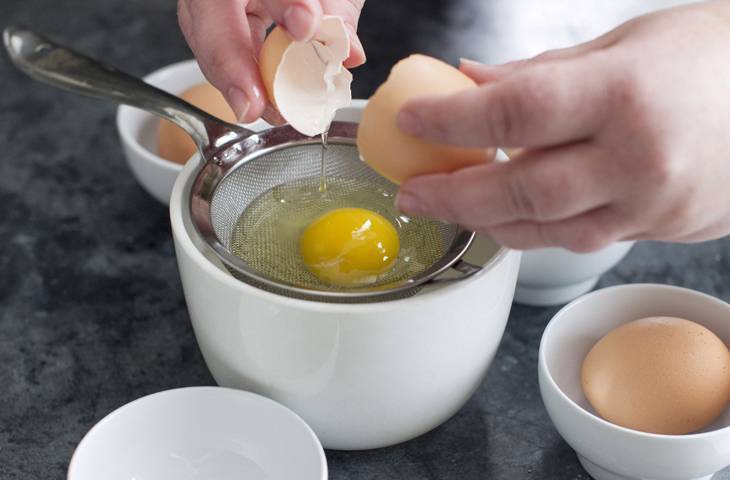 Как варить яйца чтобы хорошо чистились: способы очистки от скорлупы