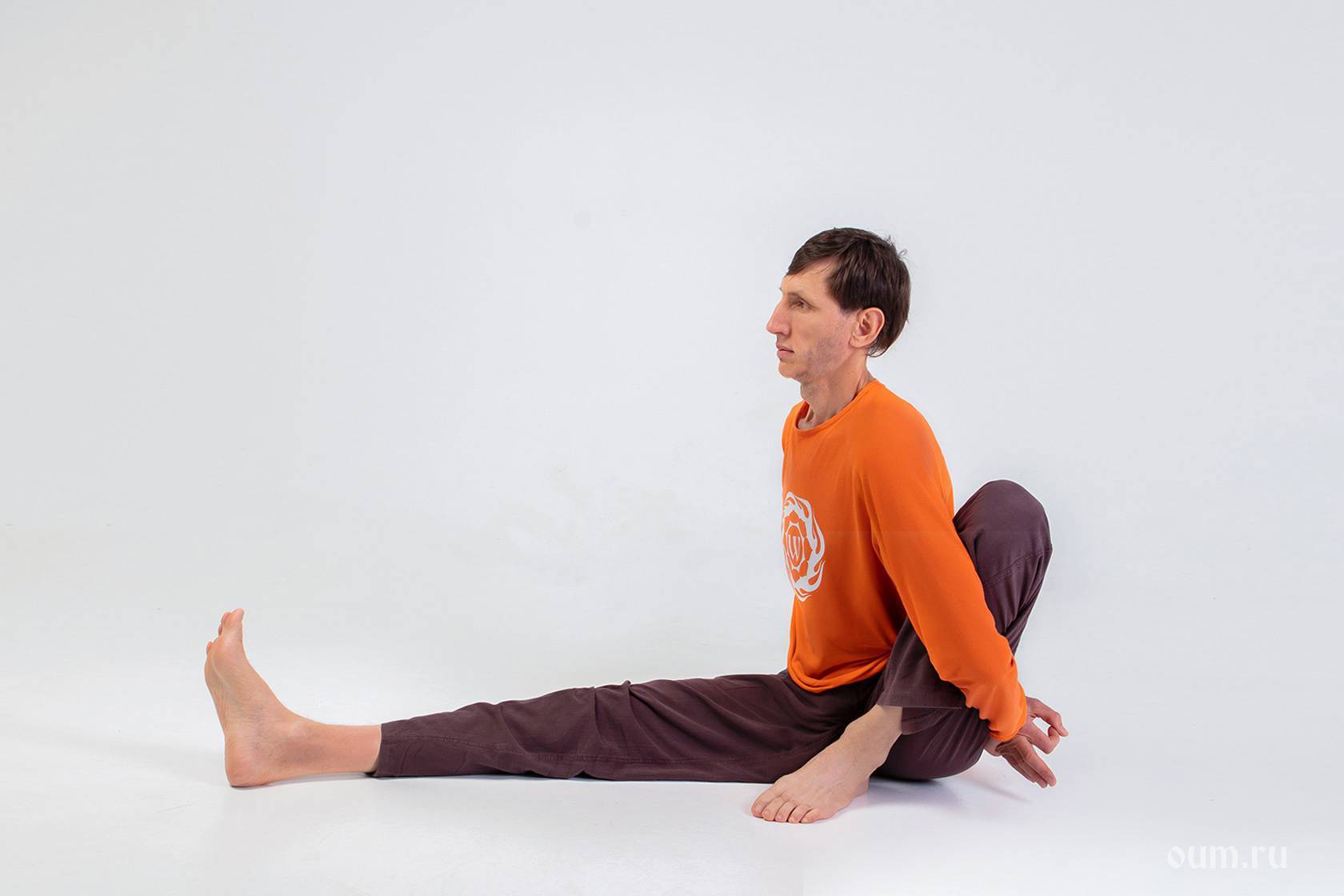 Маричиасана 1 и 2 или поза мудреца маричи в йоге: техника выполнения, польза, противопоказания