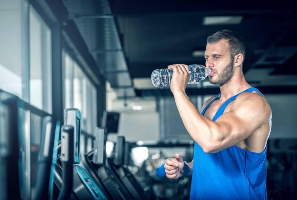 Нужно ли пить воду во время тренировки? | фитнес | онлайн-журнал #яworldclass