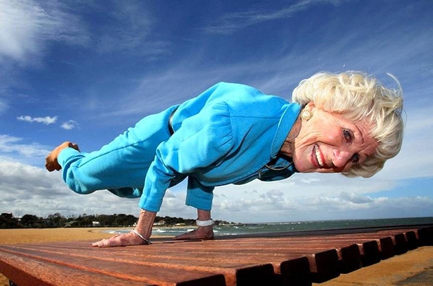 Йога для пожилых после 50: комплекс упражнений
