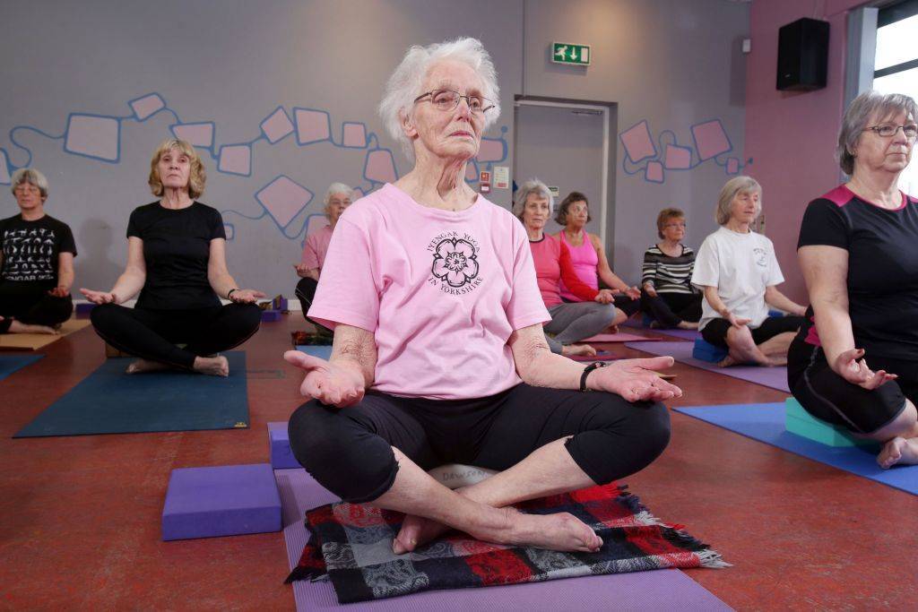 Йога для женщин после 50 – как улучшить самочувствие?