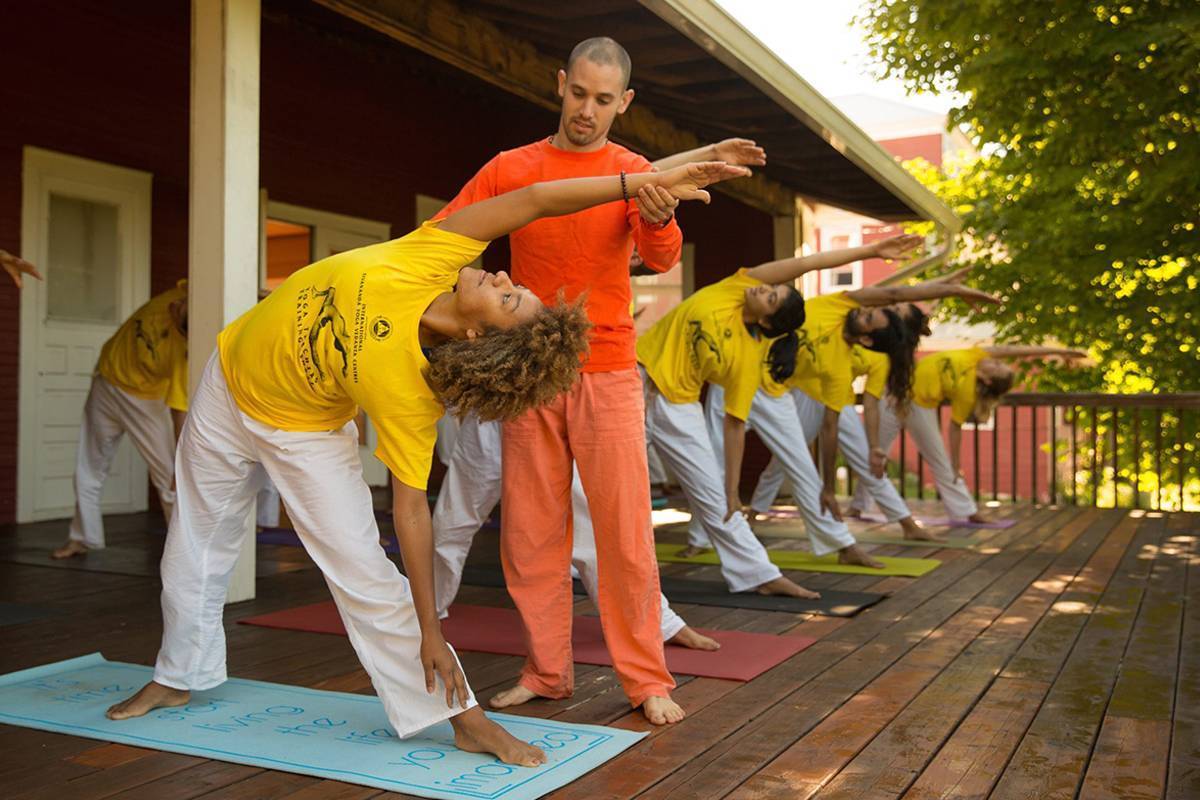Шивананда йога: что это и на каких основных принципах основывается