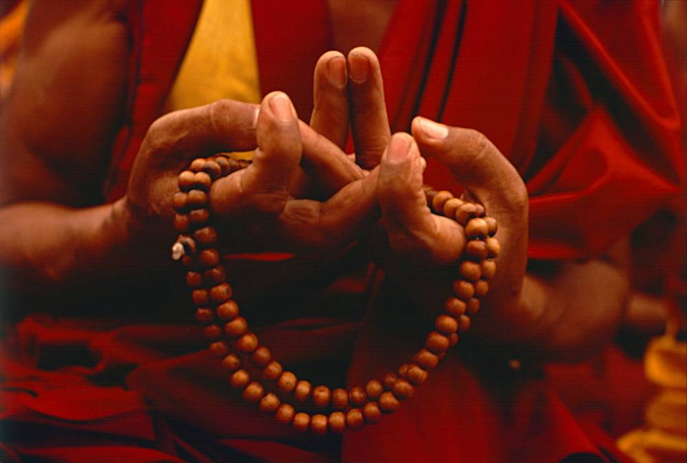 Какое значение у Дхармачакра мудры, и как ее выполнять?