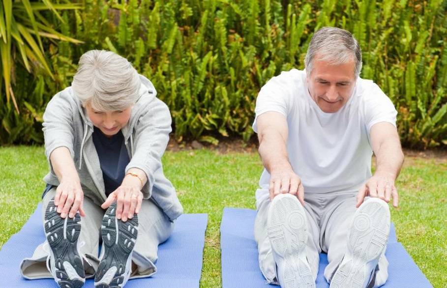 Простой комплекс упражнений йоги для пожилых