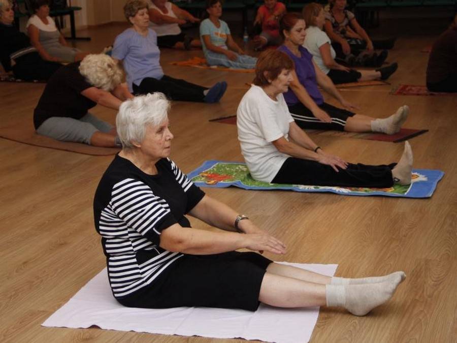 Позы долголетия: какие асаны из йоги напрямую влияют на процессы старения