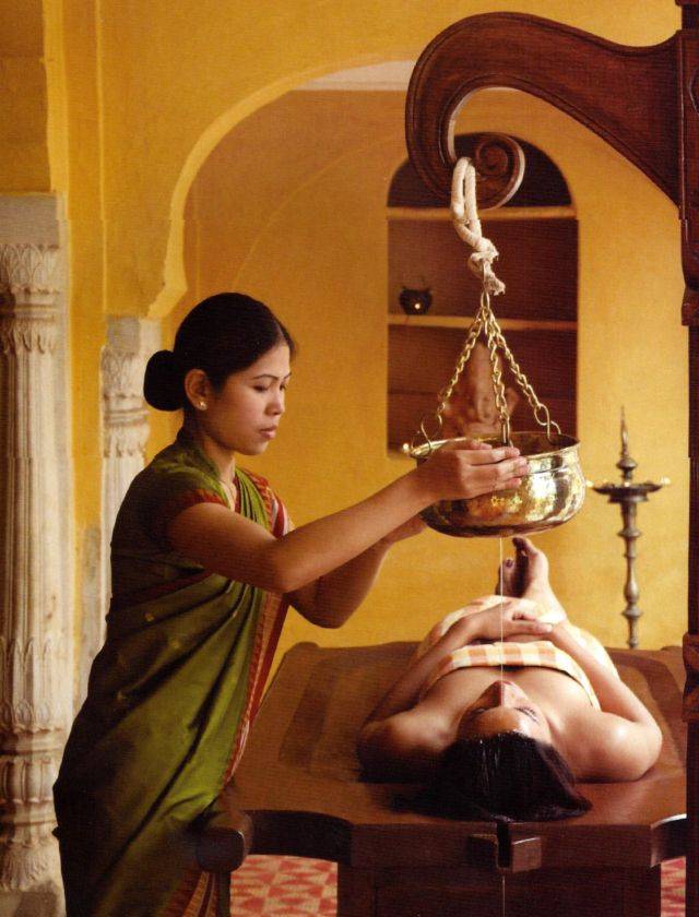 Широдхара (широдара) – процедура панчакармы в аюрведе