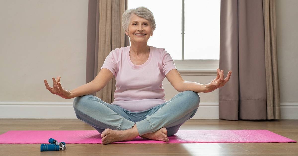 Йога для пожилых людей — комплексы упражнений для мужчин и женщин