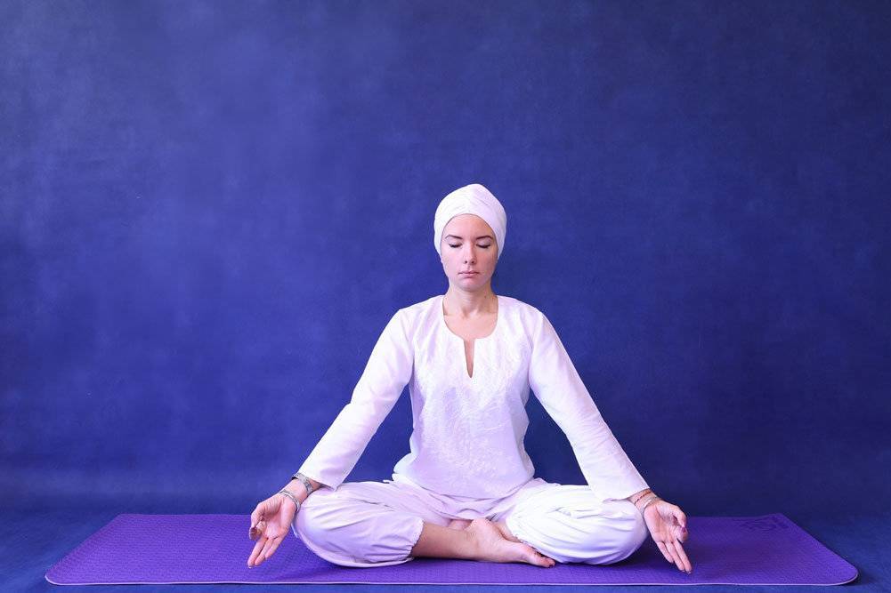 Кундалини йога: что это такое — уроки для начинающих