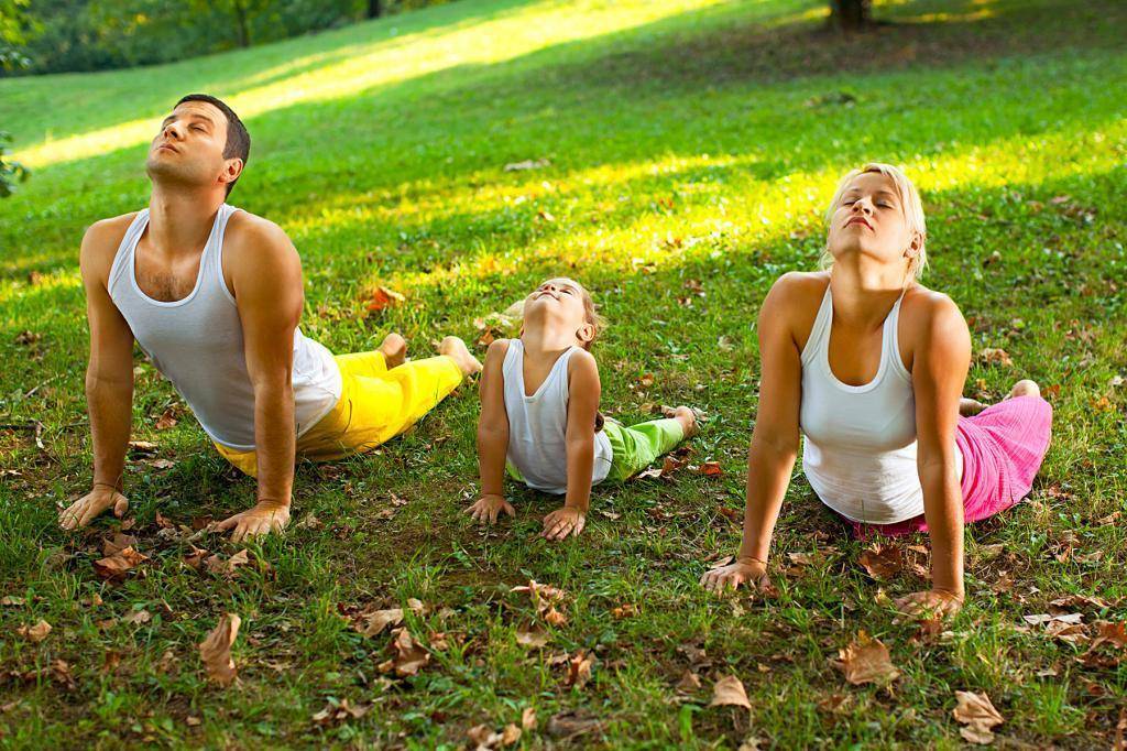 Польза йоги для детей: упражнения и правила проведения занятий